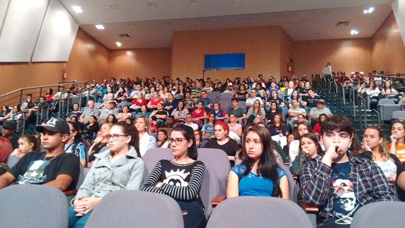 Alunos da EJA participam de Talk Show